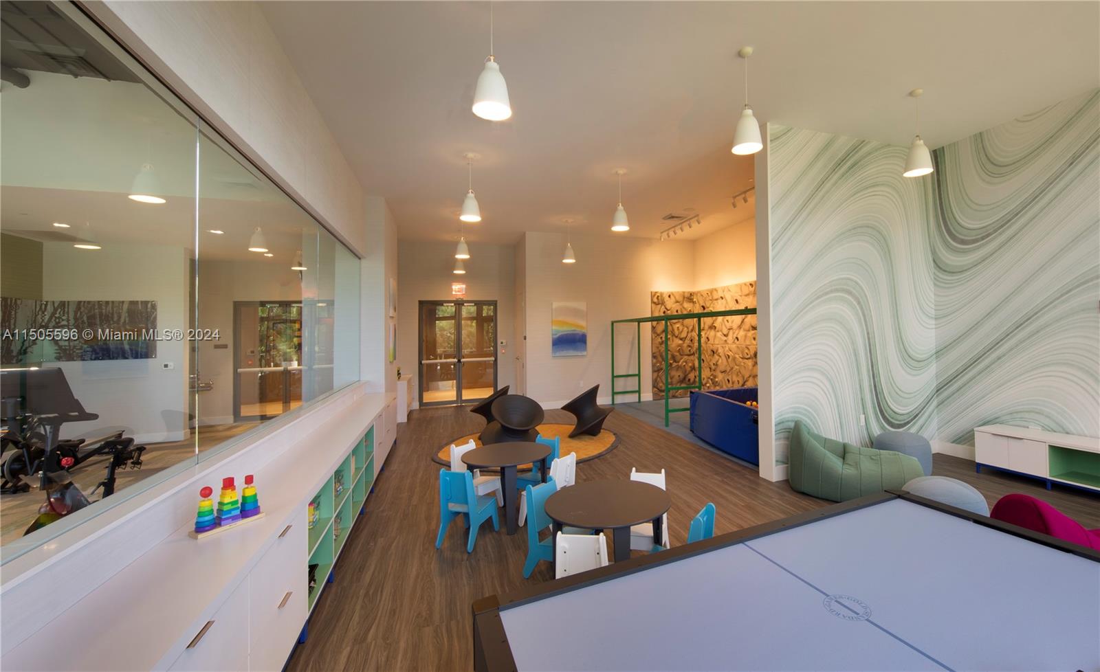 THE HARBOUR SOUTH CONDO - Residential
