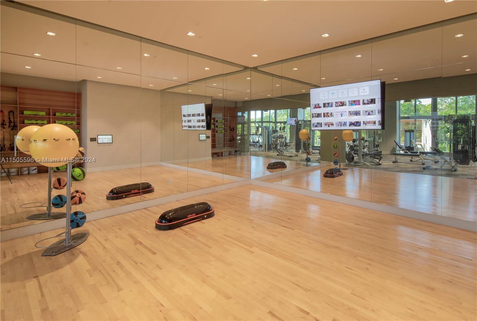THE HARBOUR SOUTH CONDO - Residential