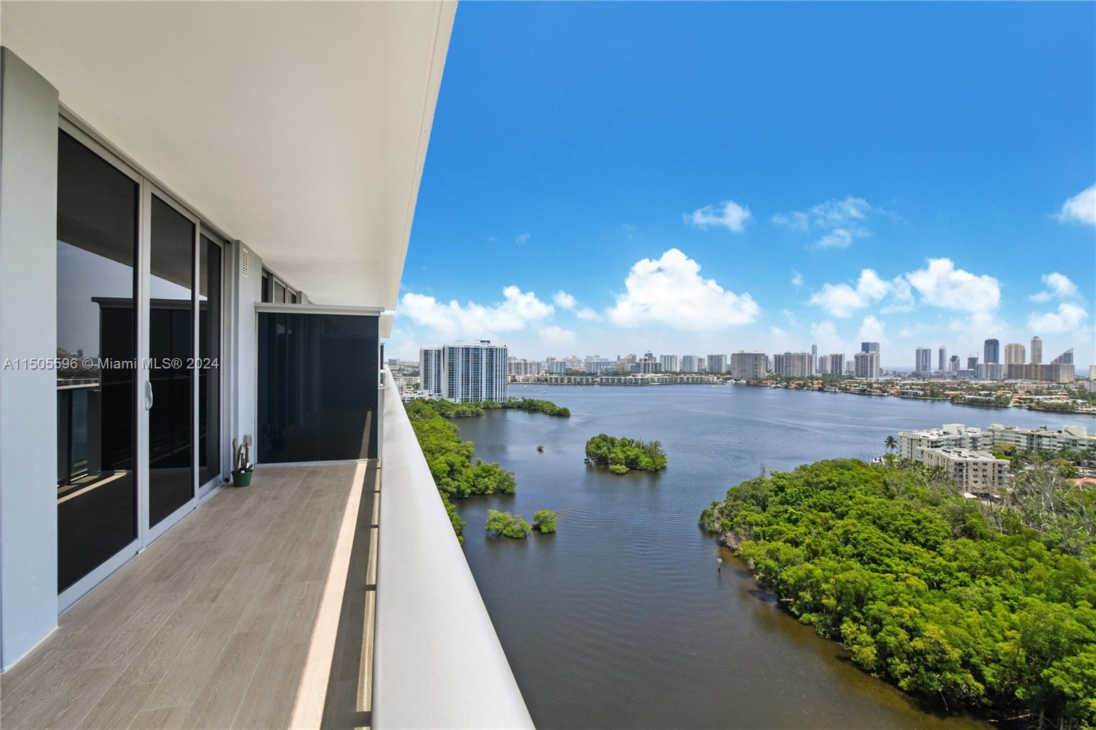 THE HARBOUR SOUTH CONDO - Residential