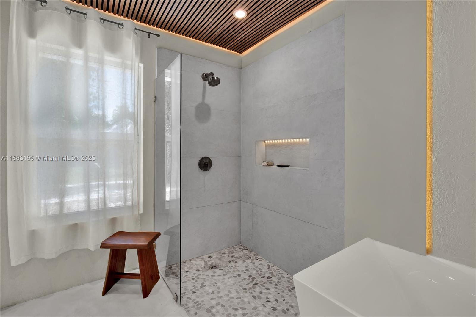 BAY POINT - Residential Lease