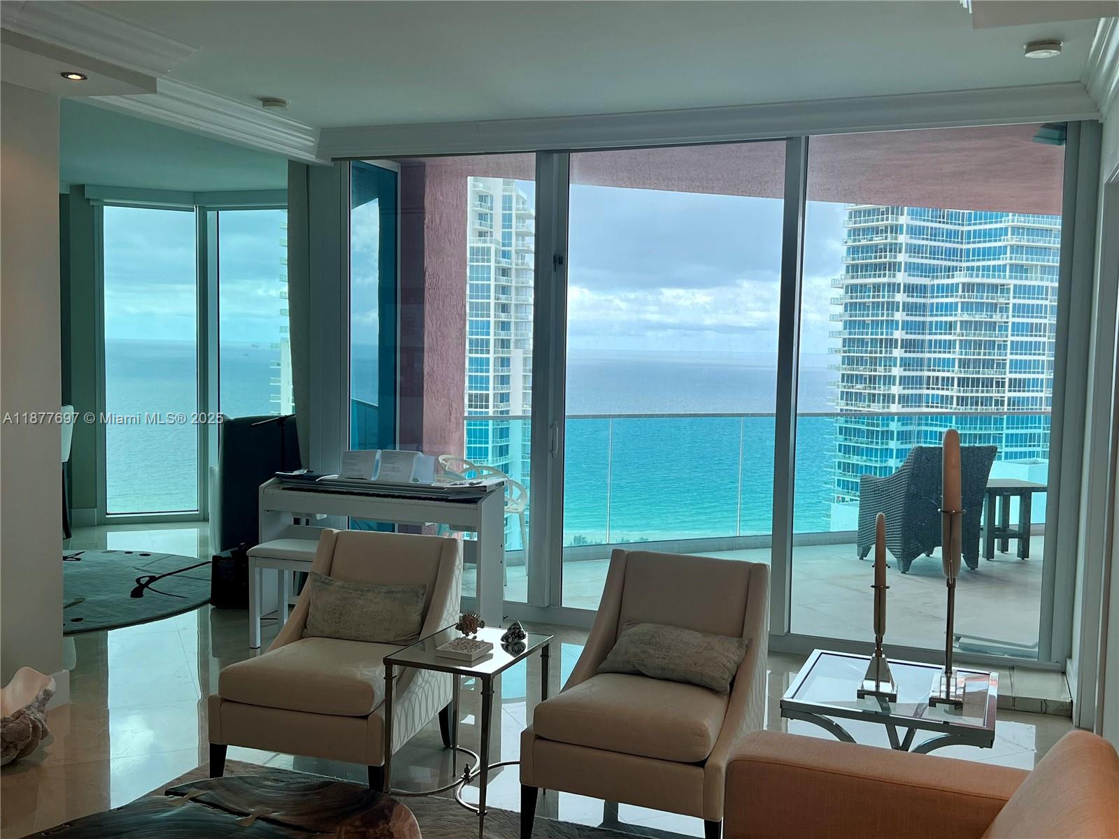 300 S Pointe Dr 2806