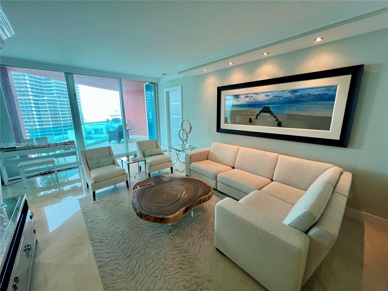 300 S Pointe Dr 2806