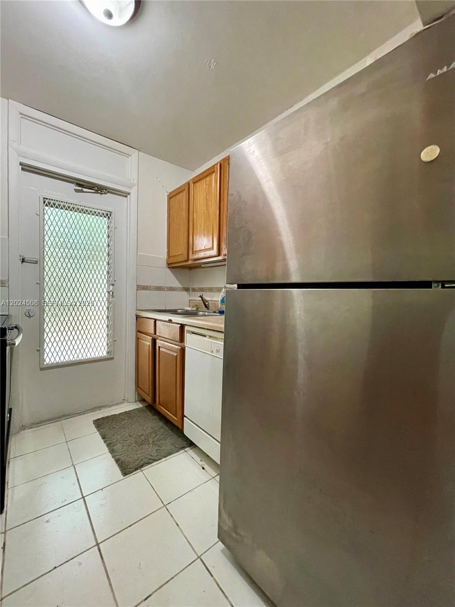 BAYSIDE TERRACE CONDO - Residential Lease