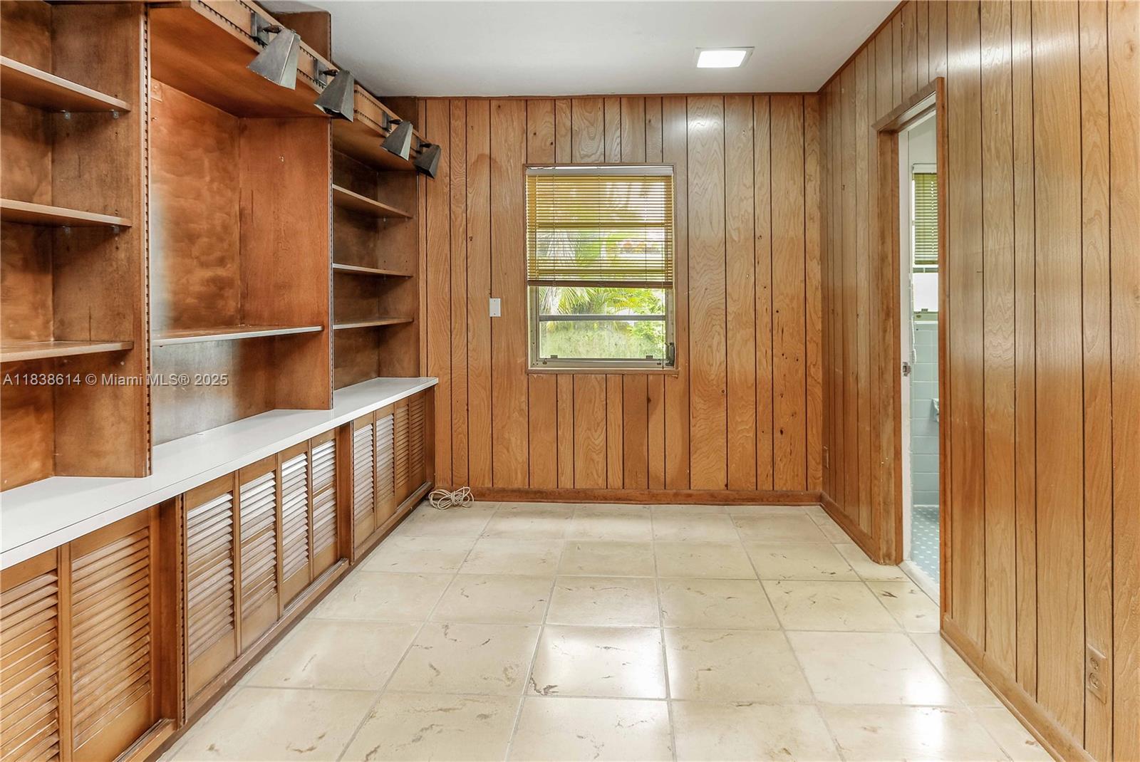 HOLLYWOOD LAKES SECTION - Residential