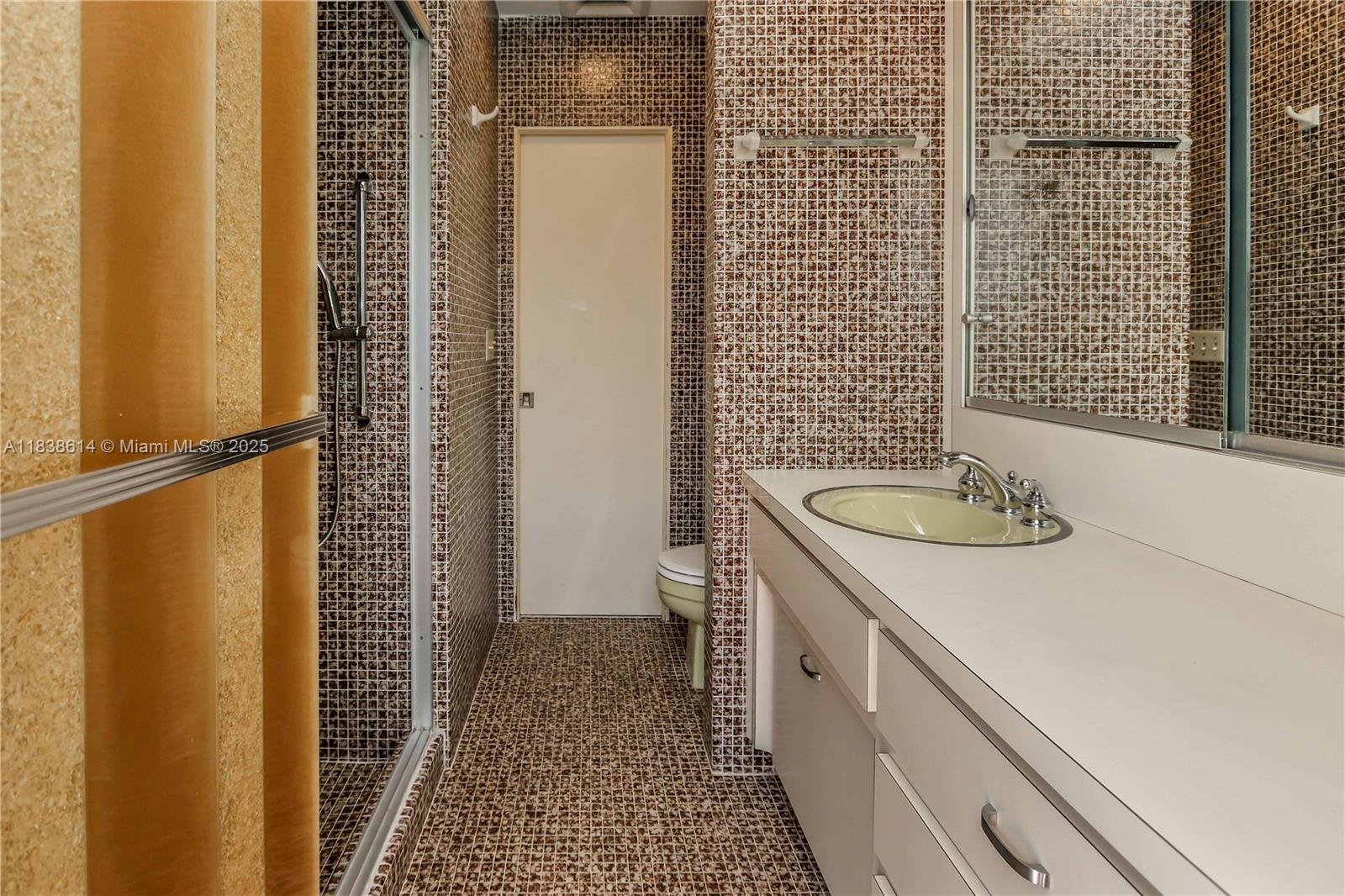 HOLLYWOOD LAKES SECTION - Residential