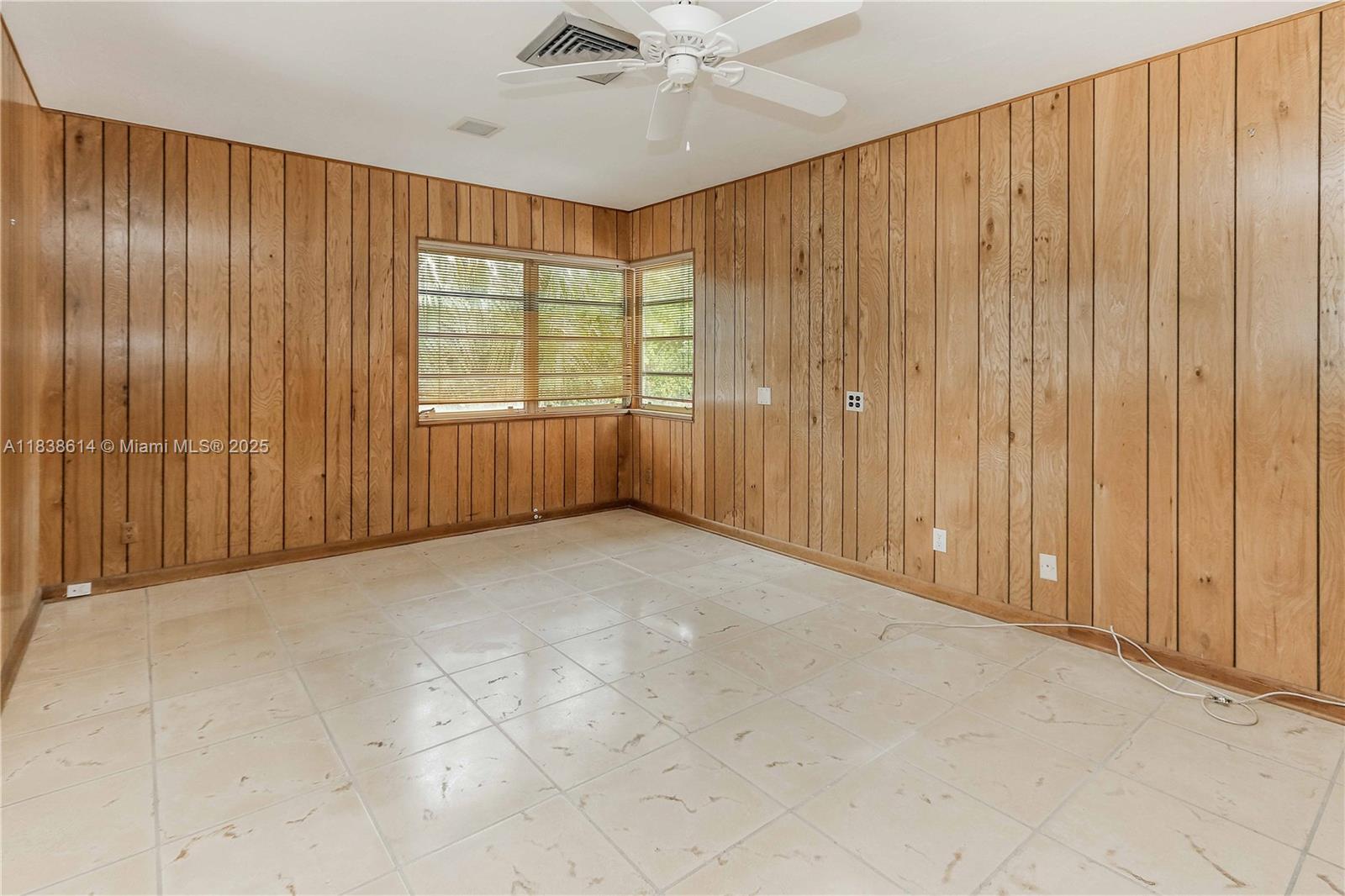 HOLLYWOOD LAKES SECTION - Residential