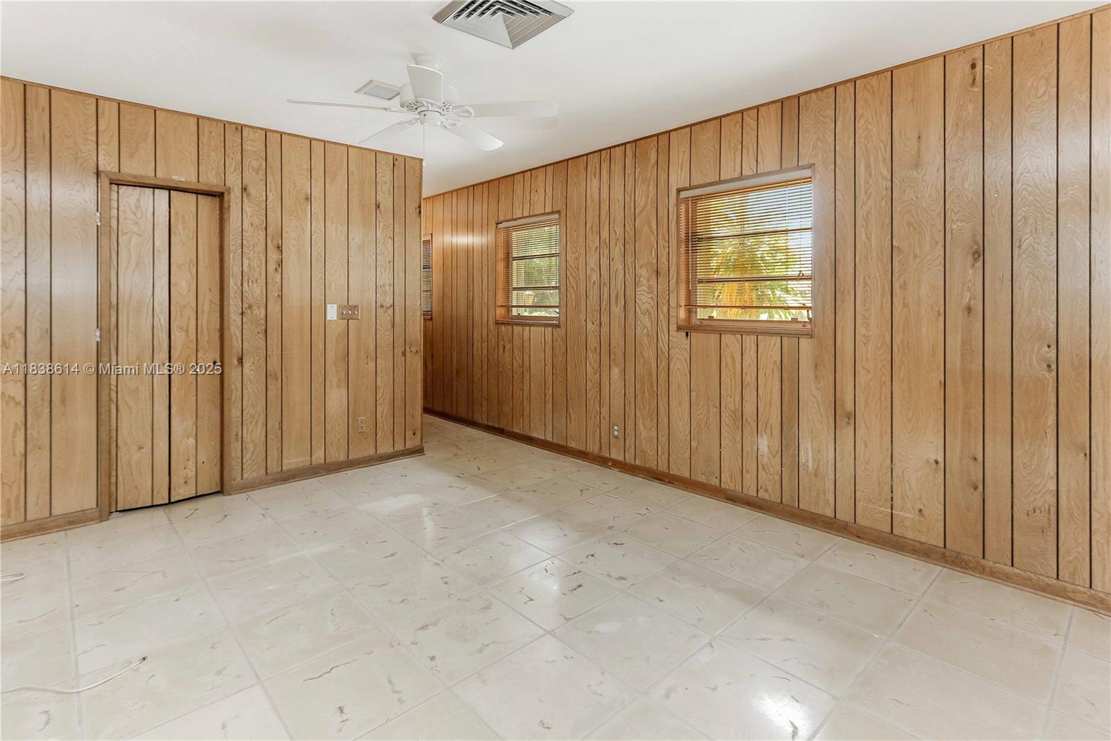 HOLLYWOOD LAKES SECTION - Residential