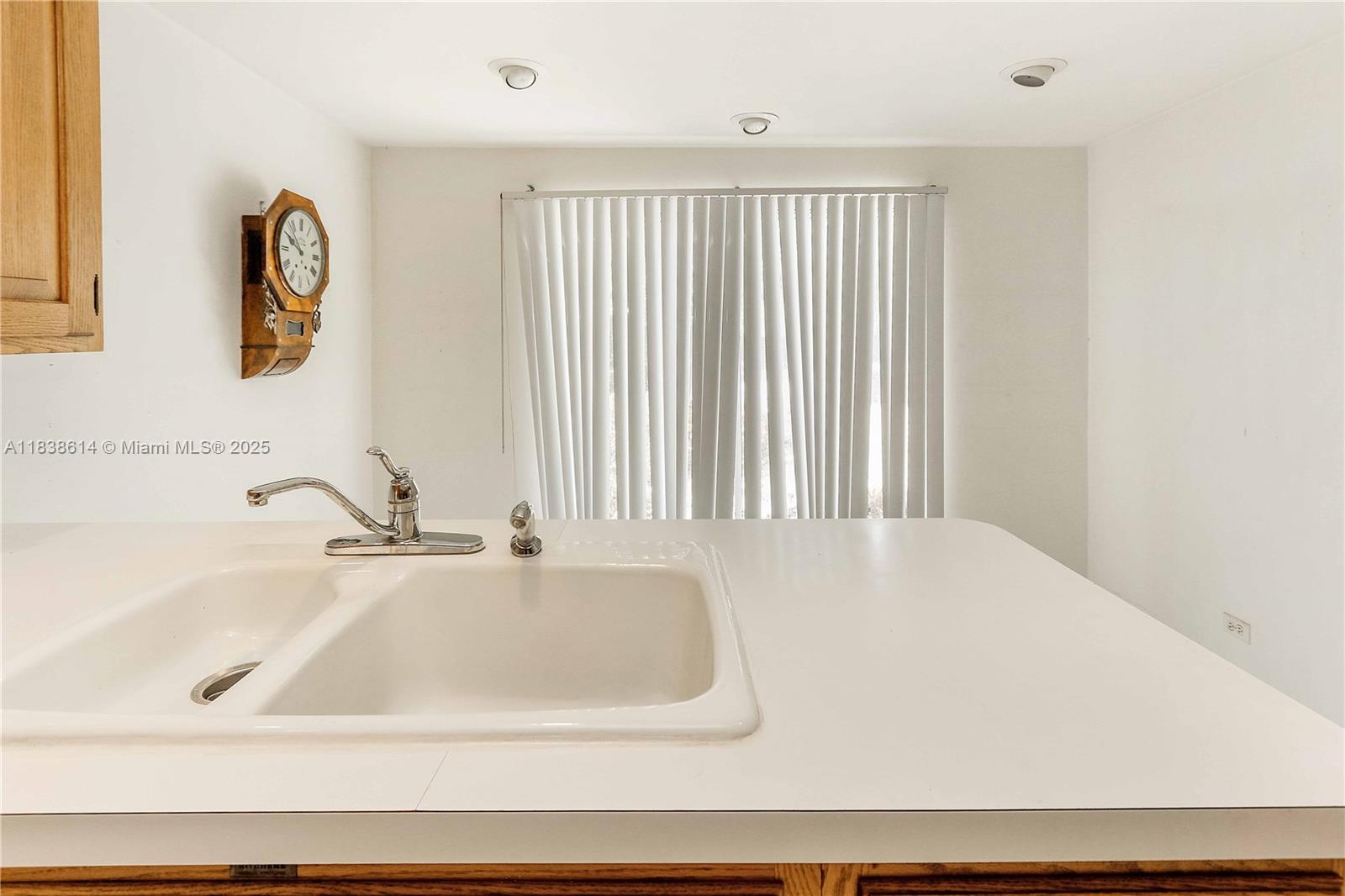 HOLLYWOOD LAKES SECTION - Residential