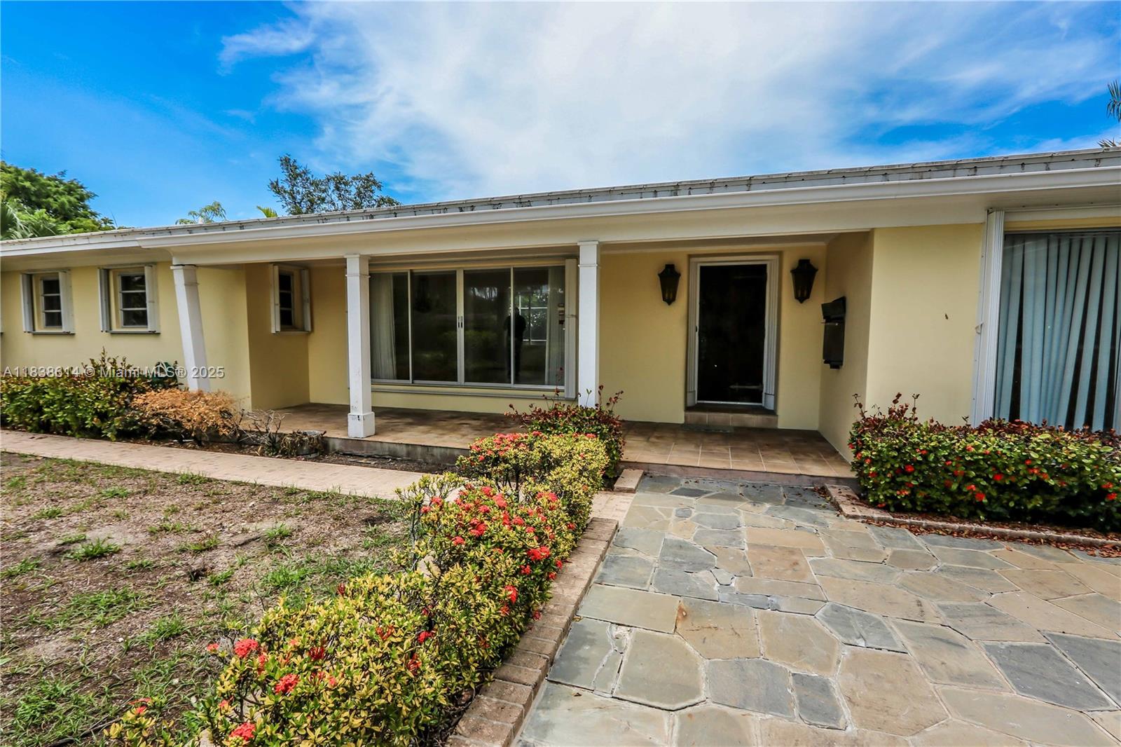 HOLLYWOOD LAKES SECTION - Residential