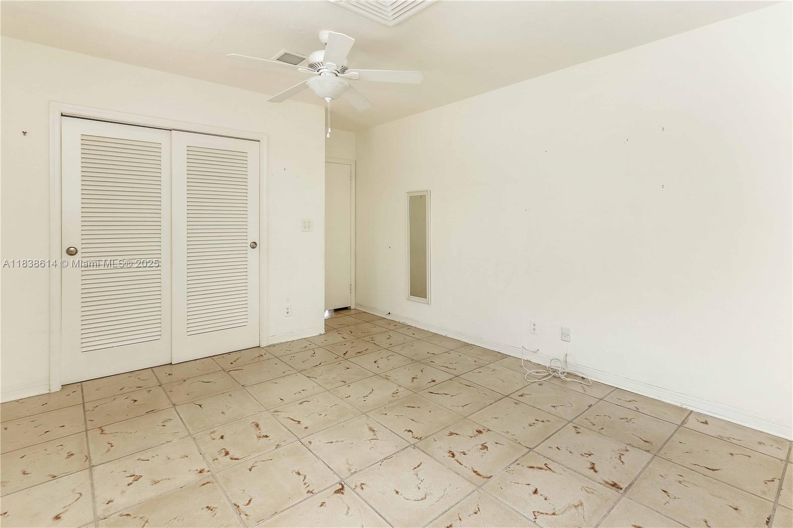 HOLLYWOOD LAKES SECTION - Residential