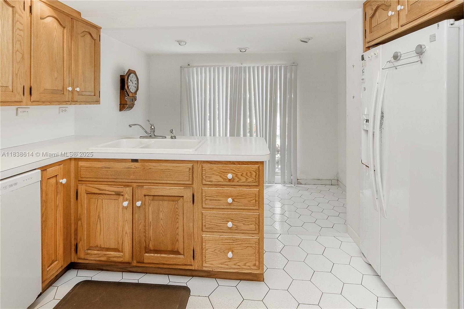 HOLLYWOOD LAKES SECTION - Residential