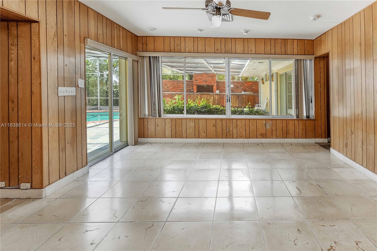 HOLLYWOOD LAKES SECTION - Residential