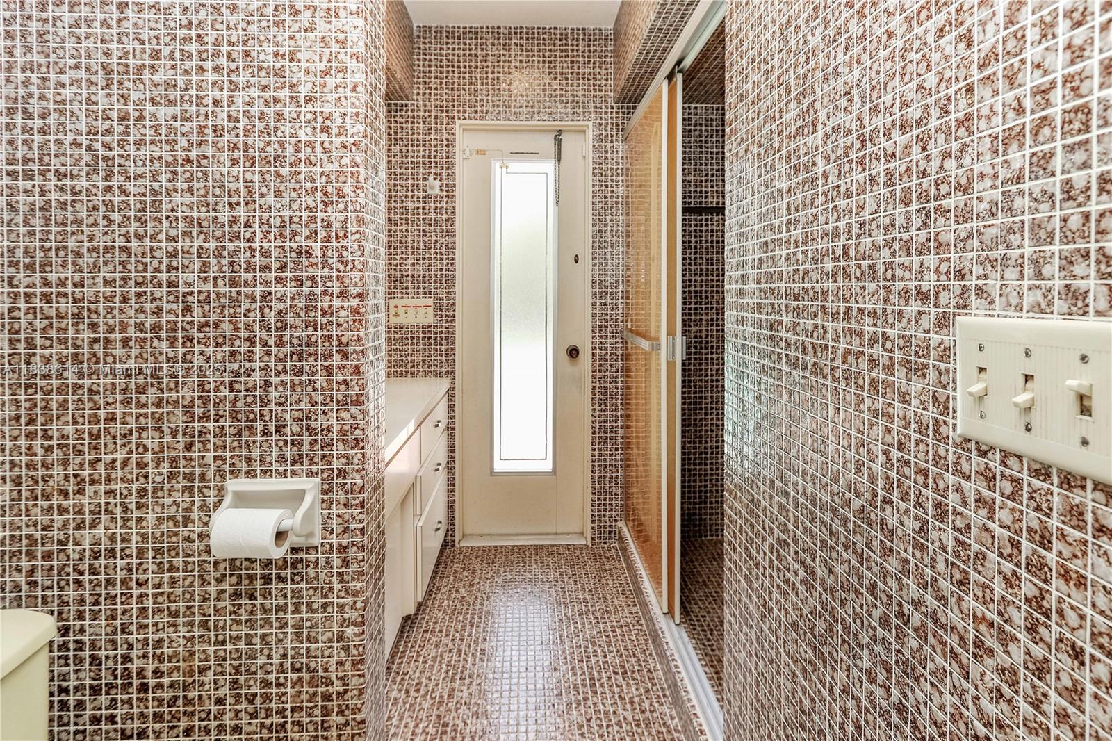 HOLLYWOOD LAKES SECTION - Residential