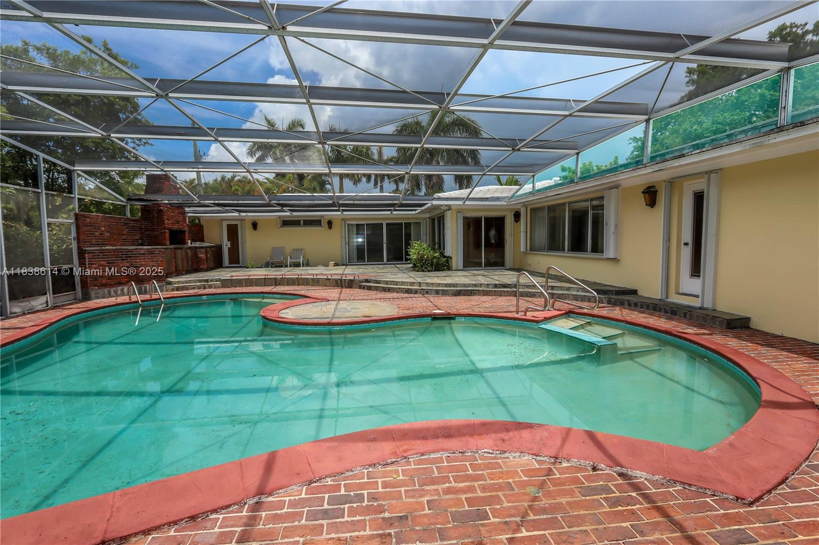 HOLLYWOOD LAKES SECTION - Residential