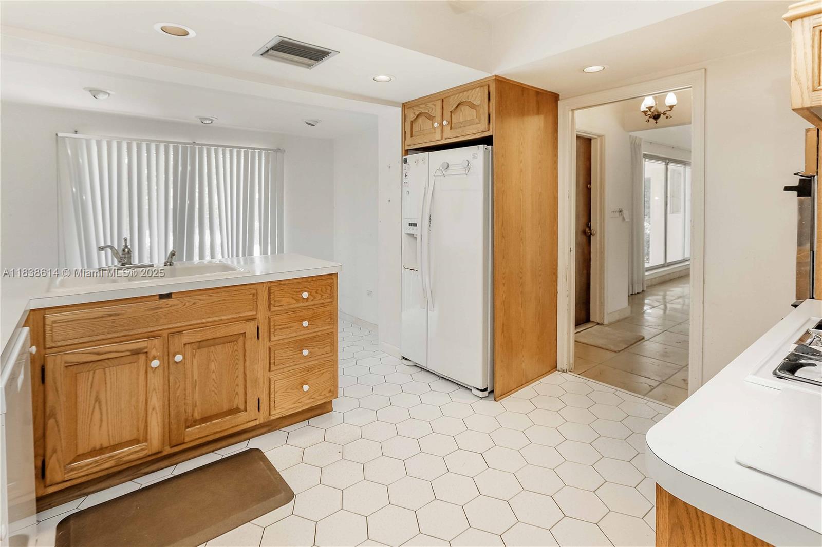 HOLLYWOOD LAKES SECTION - Residential