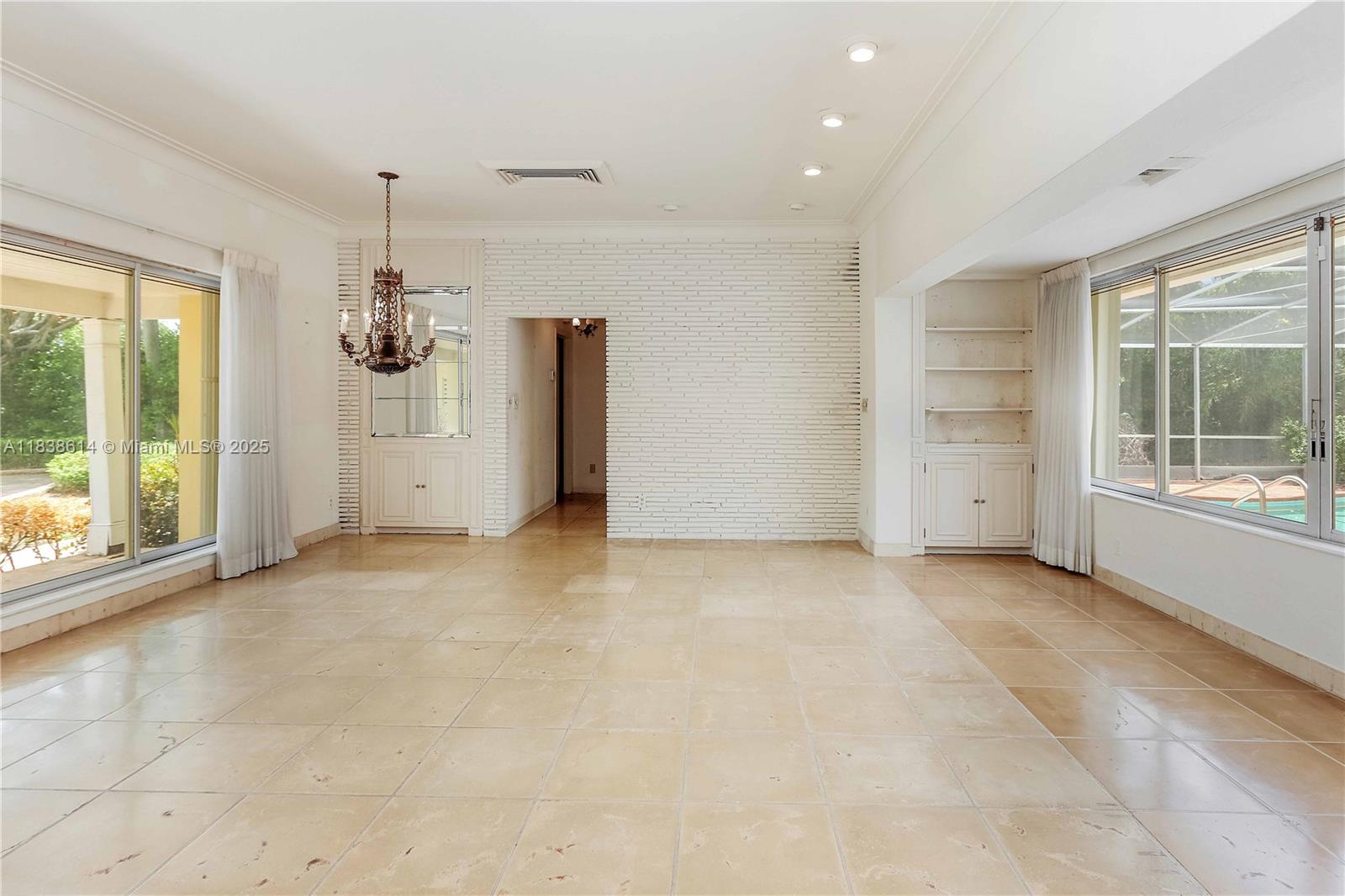 HOLLYWOOD LAKES SECTION - Residential