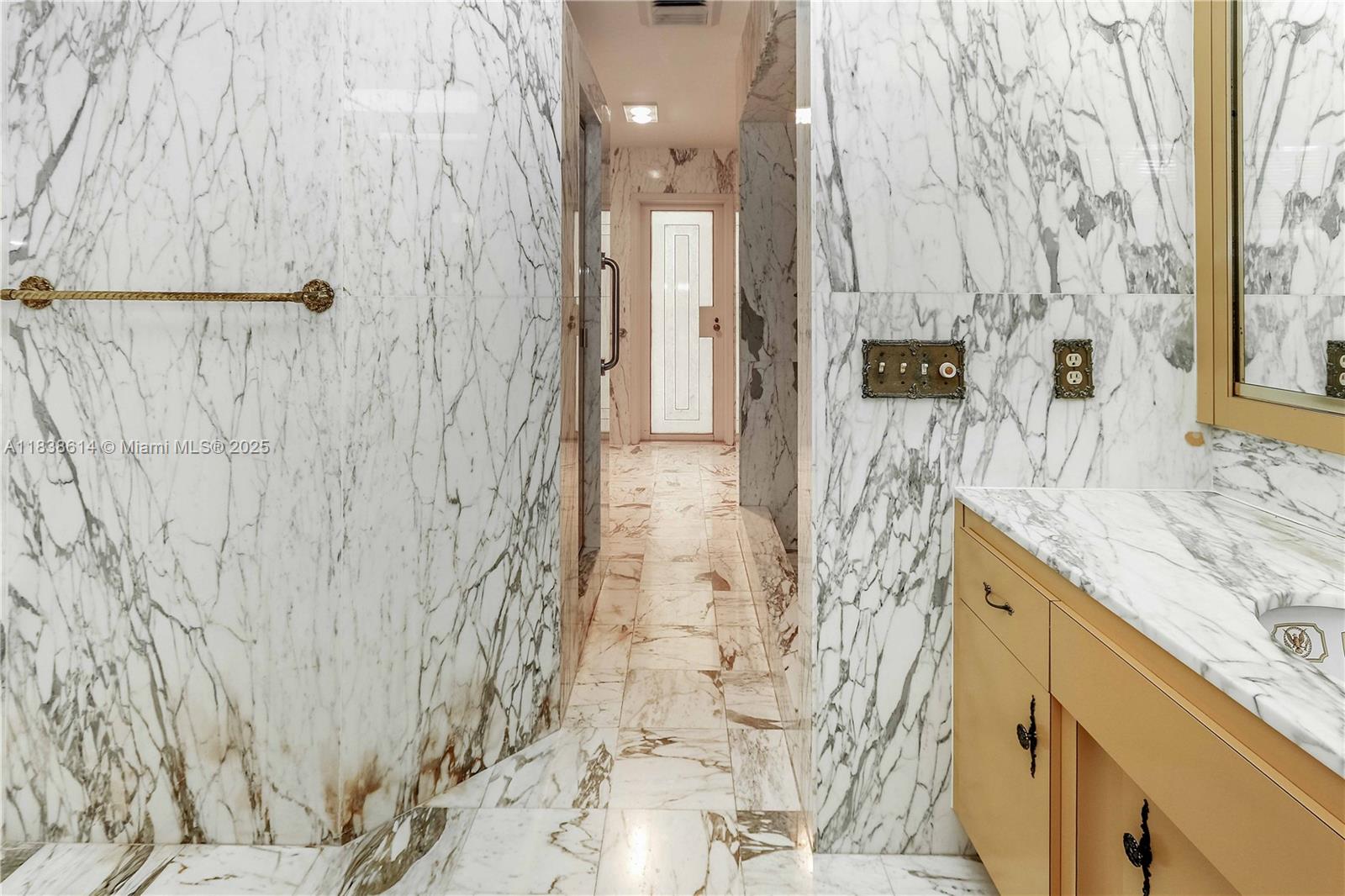 HOLLYWOOD LAKES SECTION - Residential