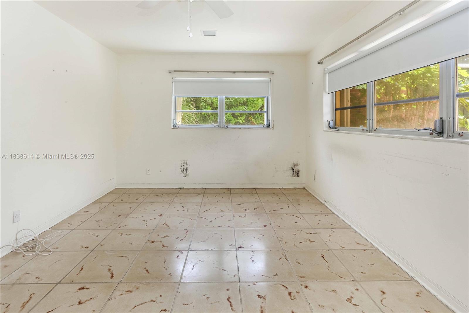 HOLLYWOOD LAKES SECTION - Residential