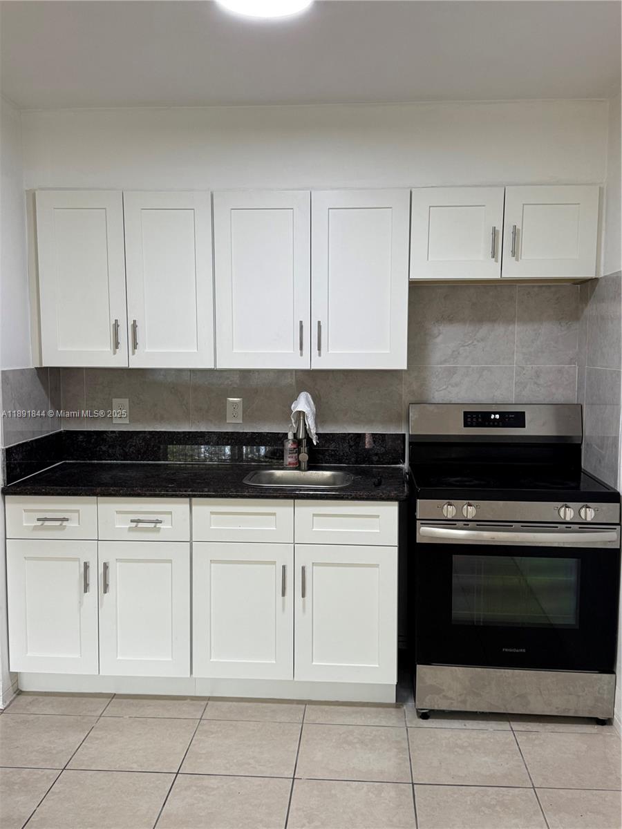 HOLLYWOOD ANNEX RE-SUB - Residential Lease