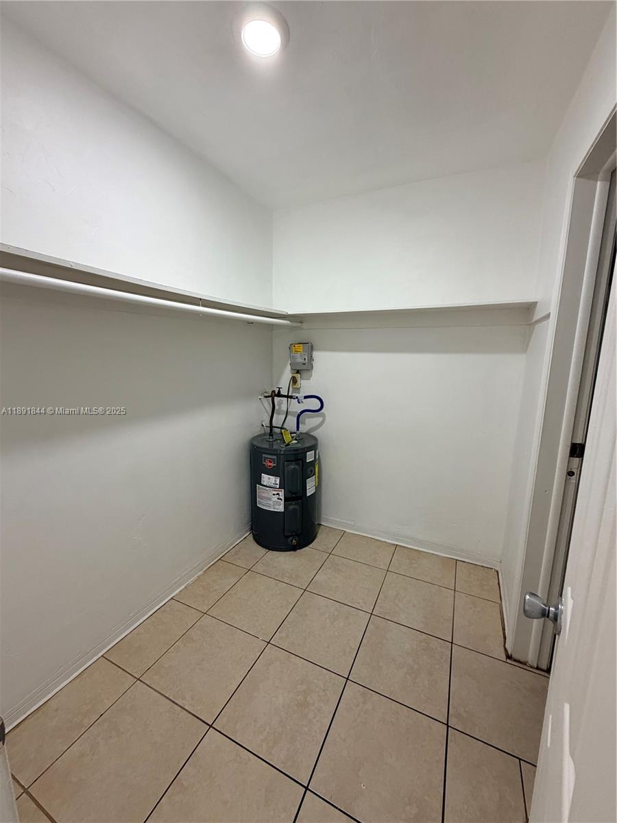HOLLYWOOD ANNEX RE-SUB - Residential Lease