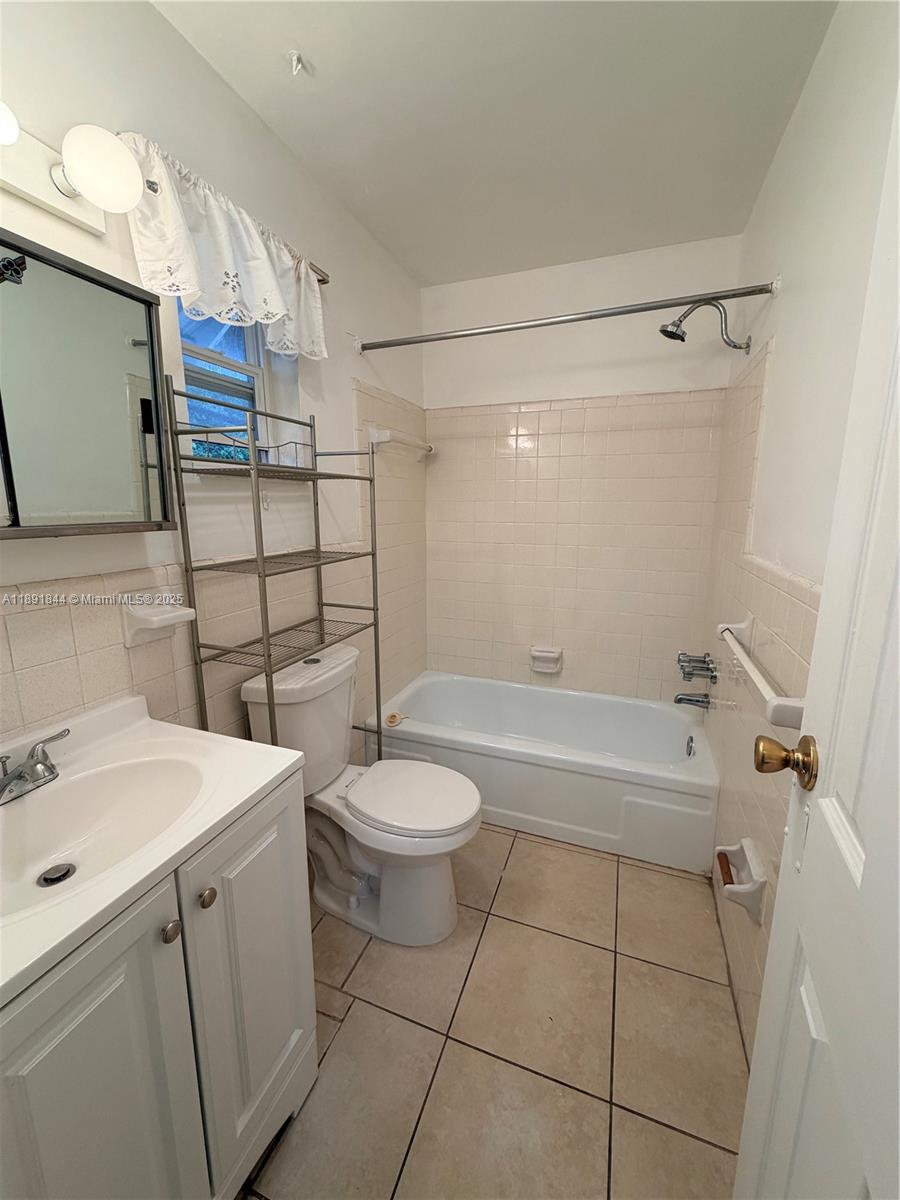 HOLLYWOOD ANNEX RE-SUB - Residential Lease
