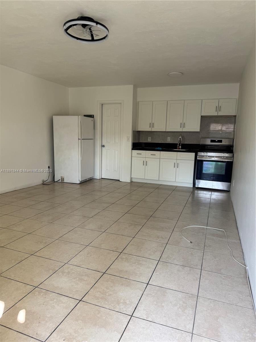 HOLLYWOOD ANNEX RE-SUB - Residential Lease