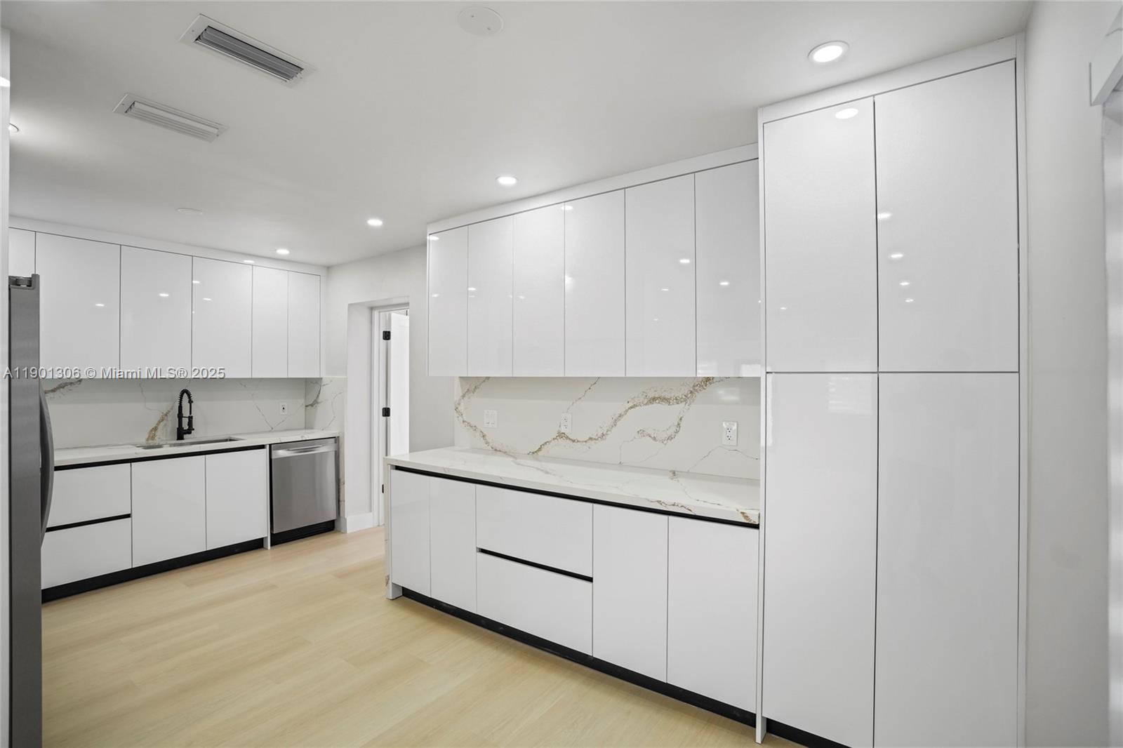 RONNIE SUE SUB - Residential Income