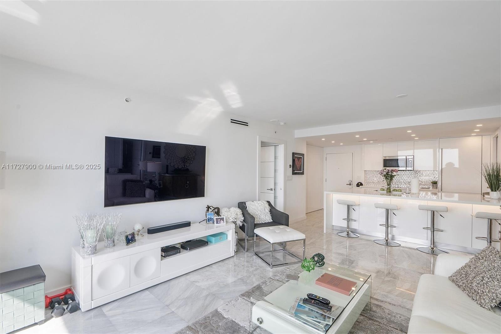 90 Alton Rd 1806