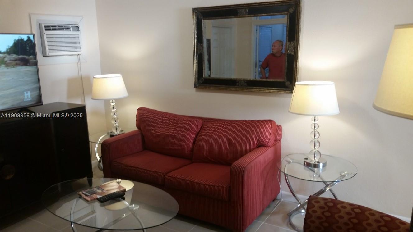 HOLLYWOOD - Residential Lease