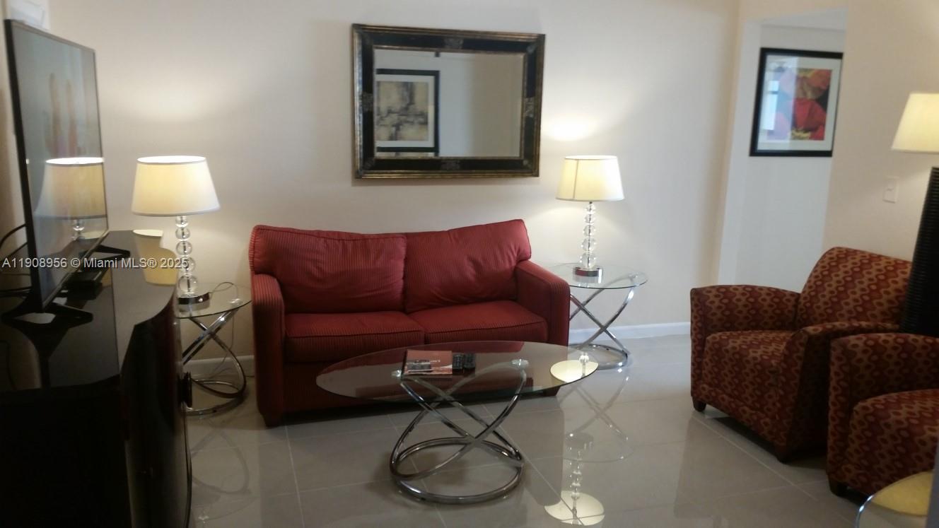 HOLLYWOOD - Residential Lease