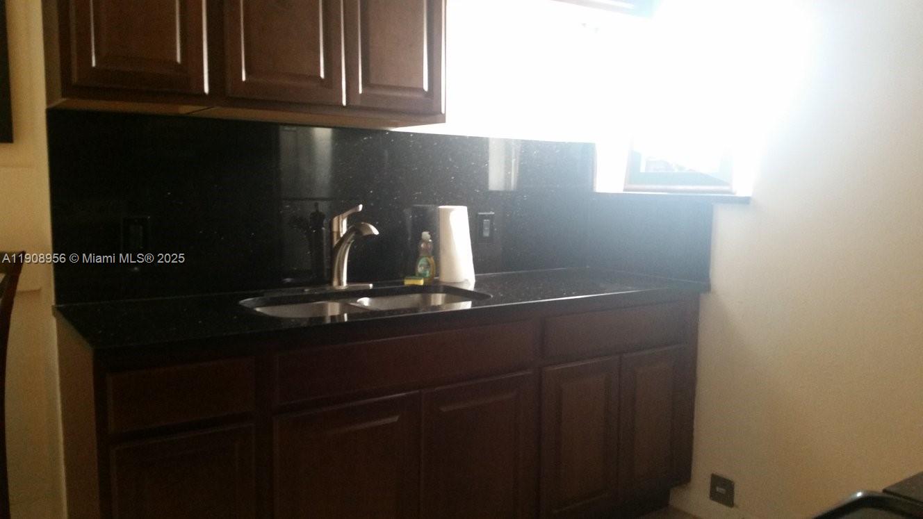 HOLLYWOOD - Residential Lease