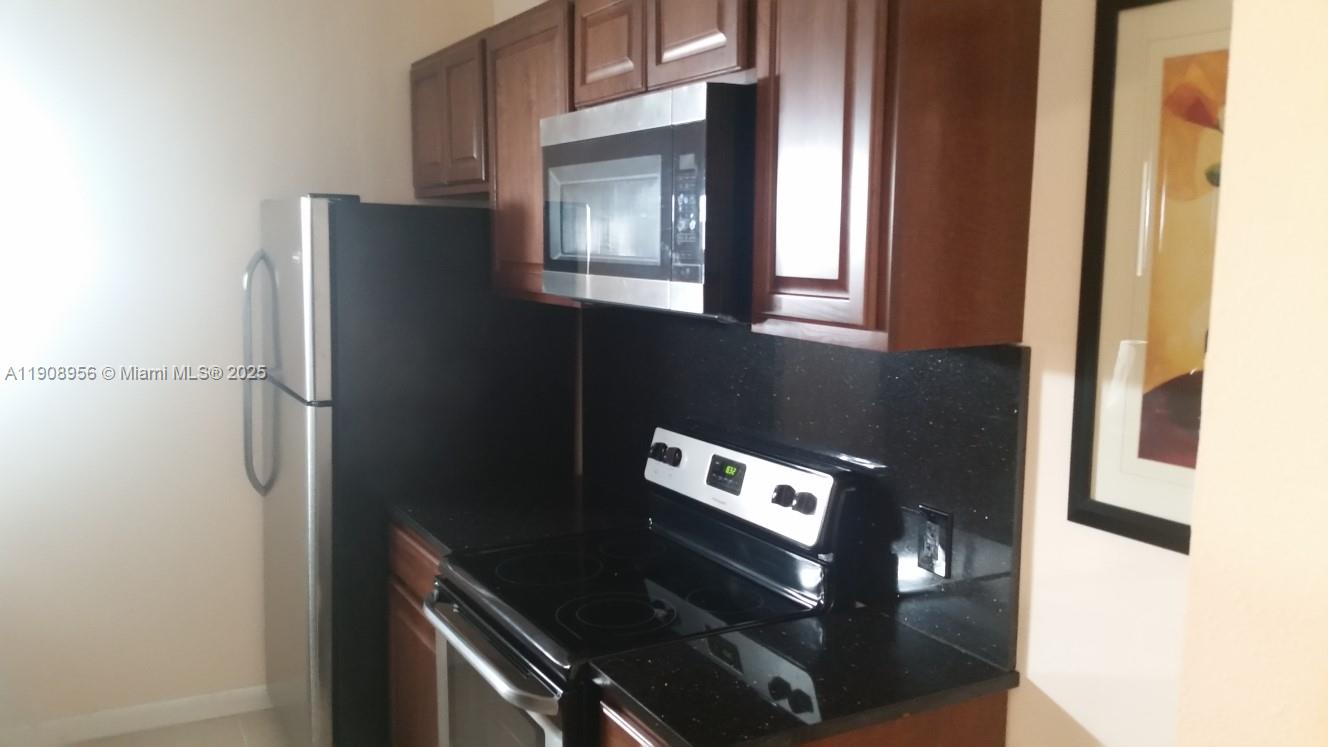 HOLLYWOOD - Residential Lease