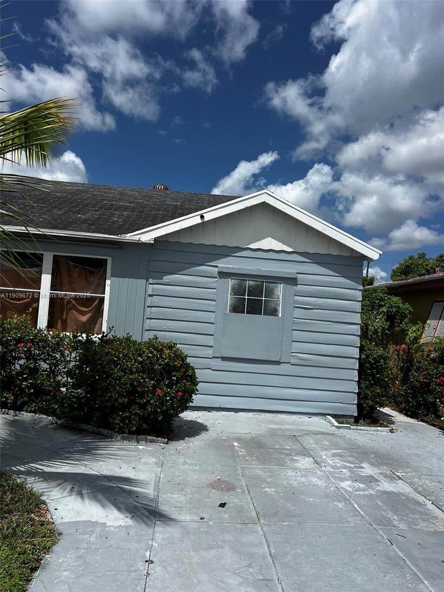 LAKE WORTH TOWN OF - Residential Lease