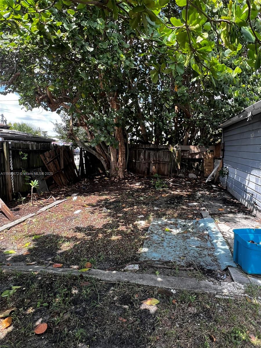 LAKE WORTH TOWN OF - Residential Lease