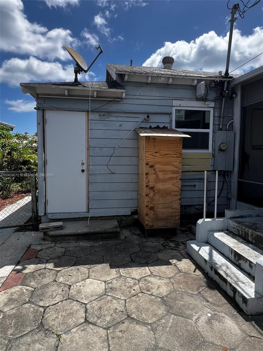 LAKE WORTH TOWN OF - Residential Lease