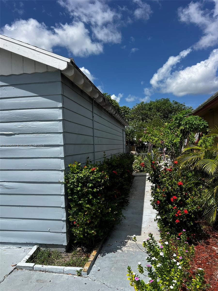 LAKE WORTH TOWN OF - Residential Lease