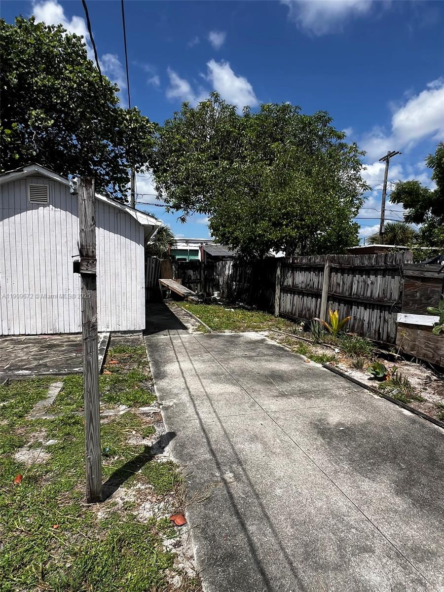 LAKE WORTH TOWN OF - Residential Lease