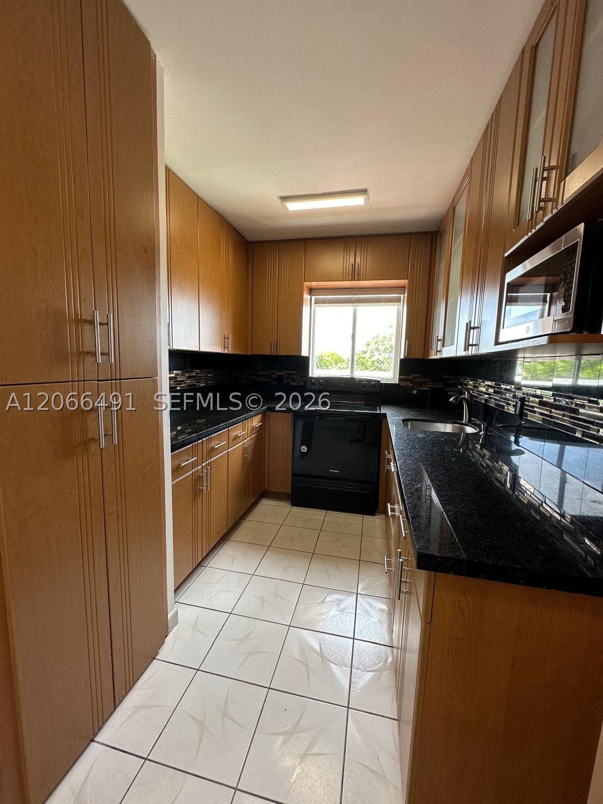 2921 SW 10th St 33