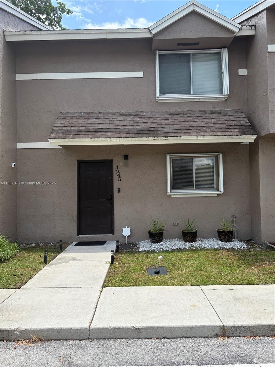 This stunning townhouse has been fully remodeled from top to bottom and is located in a very quiet, desirable neighborhood. Featuring brand new flooring, fresh paint, and a sleek built-in entertainment center, this home is move-in ready and designed for comfort. The kitchen is equipped with all-new appliances, offering modern convenience and style. Each bedroom is spacious and well-lit, with plenty of storage and updated bathrooms.
The townhouse can be offered partially furnished or unfurnished—it's completely up to the tenant. The existing furnishings are high-quality and thoughtfully chosen; we’re confident you’ll want to keep them!
Don't miss the opportunity to make this exceptional townhouse your new home.