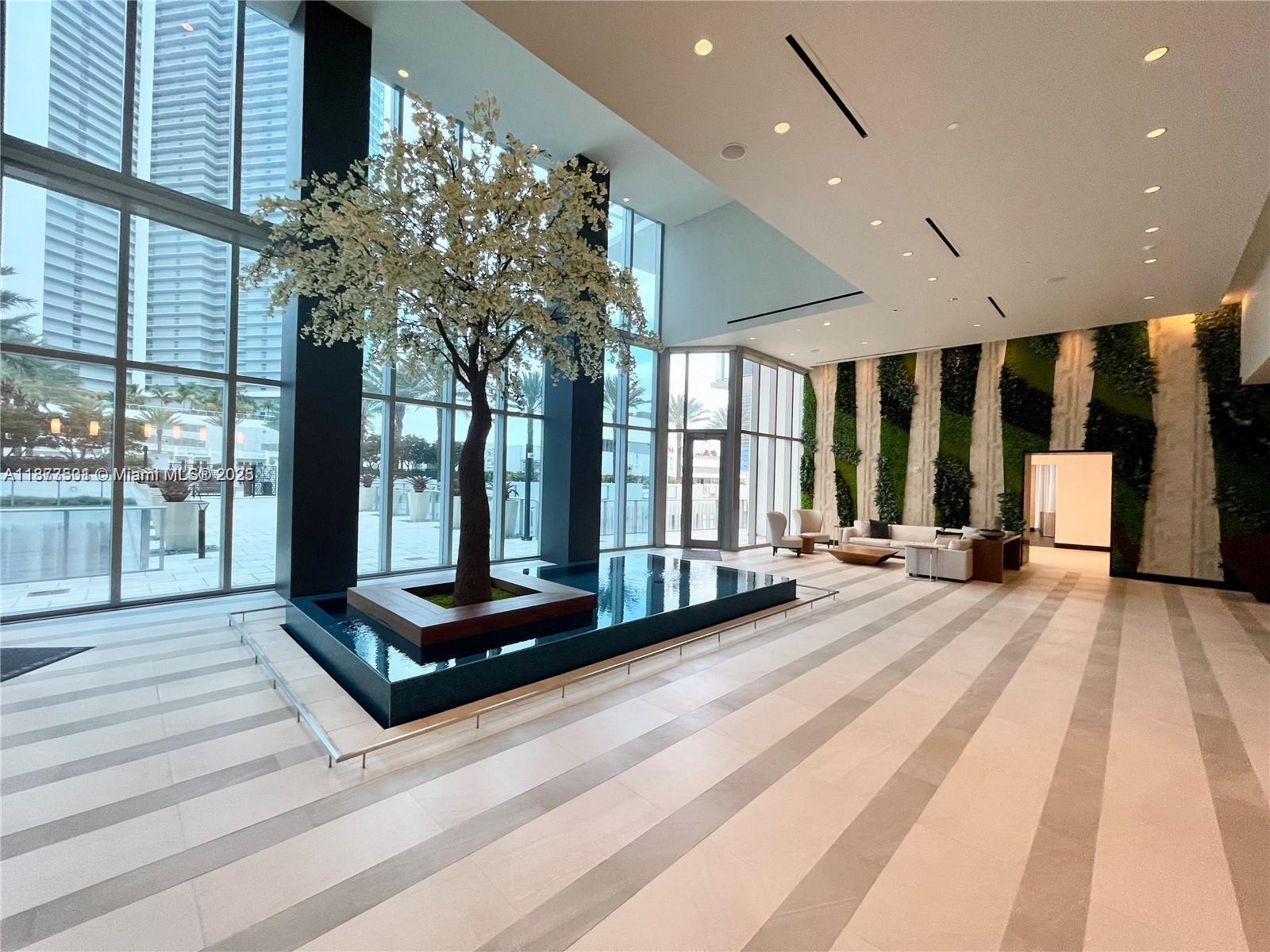 PARAMOUNT MIAMI WORLDCENT - Residential