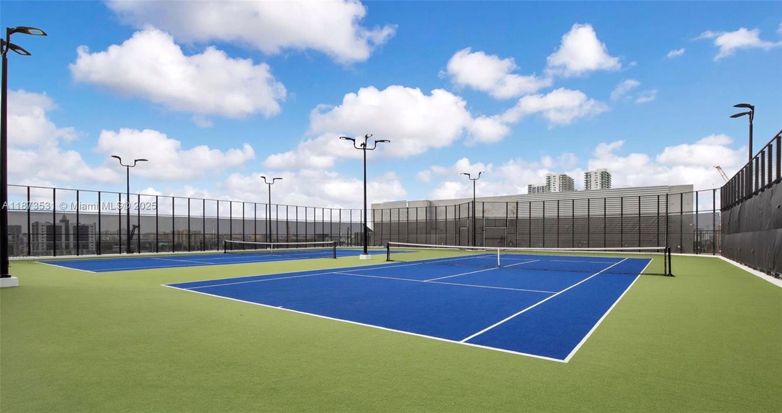 PARAMOUNT MIAMI WORLDCENT - Residential