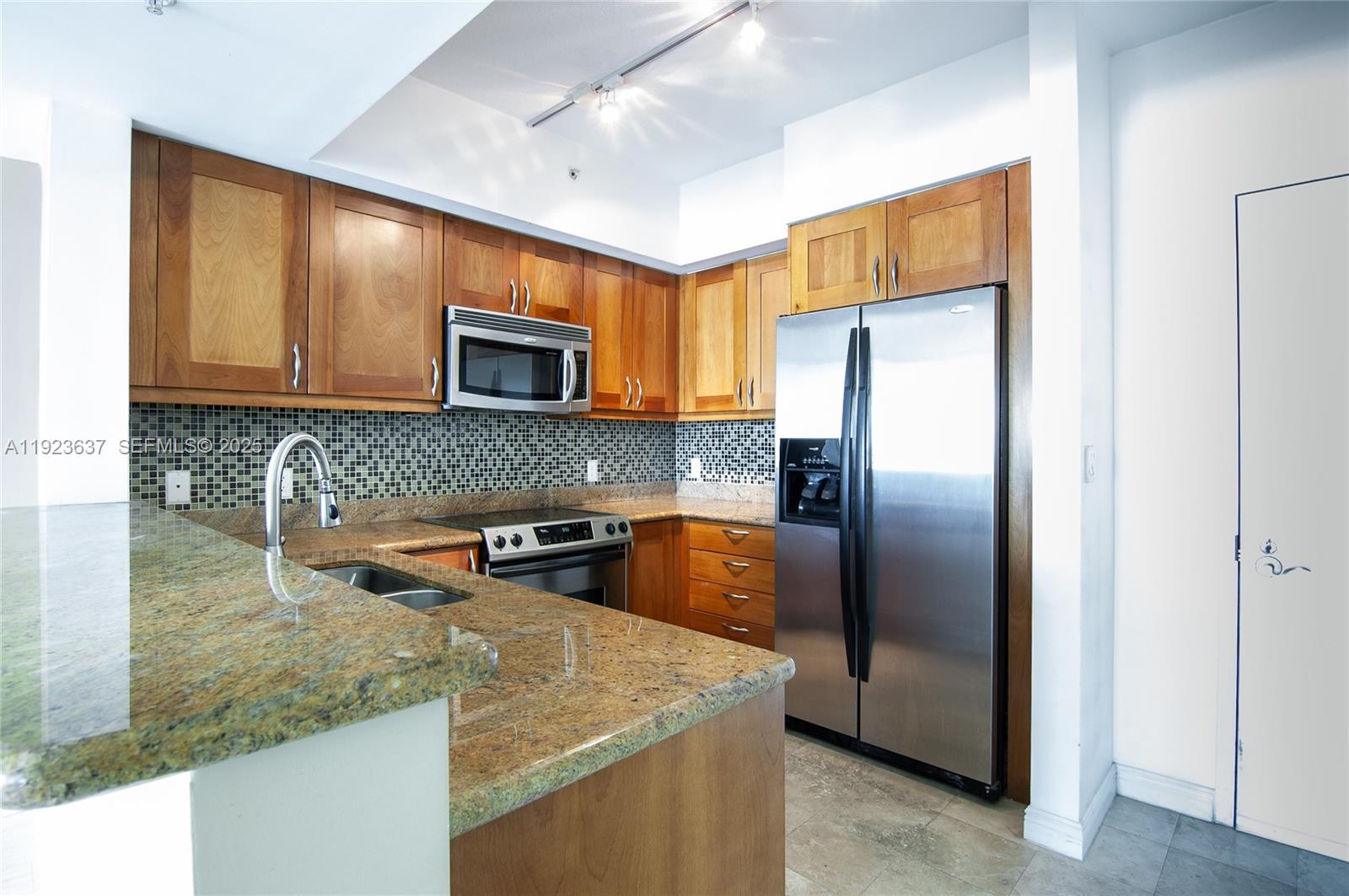 DUO CONDO WEST - Residential Lease