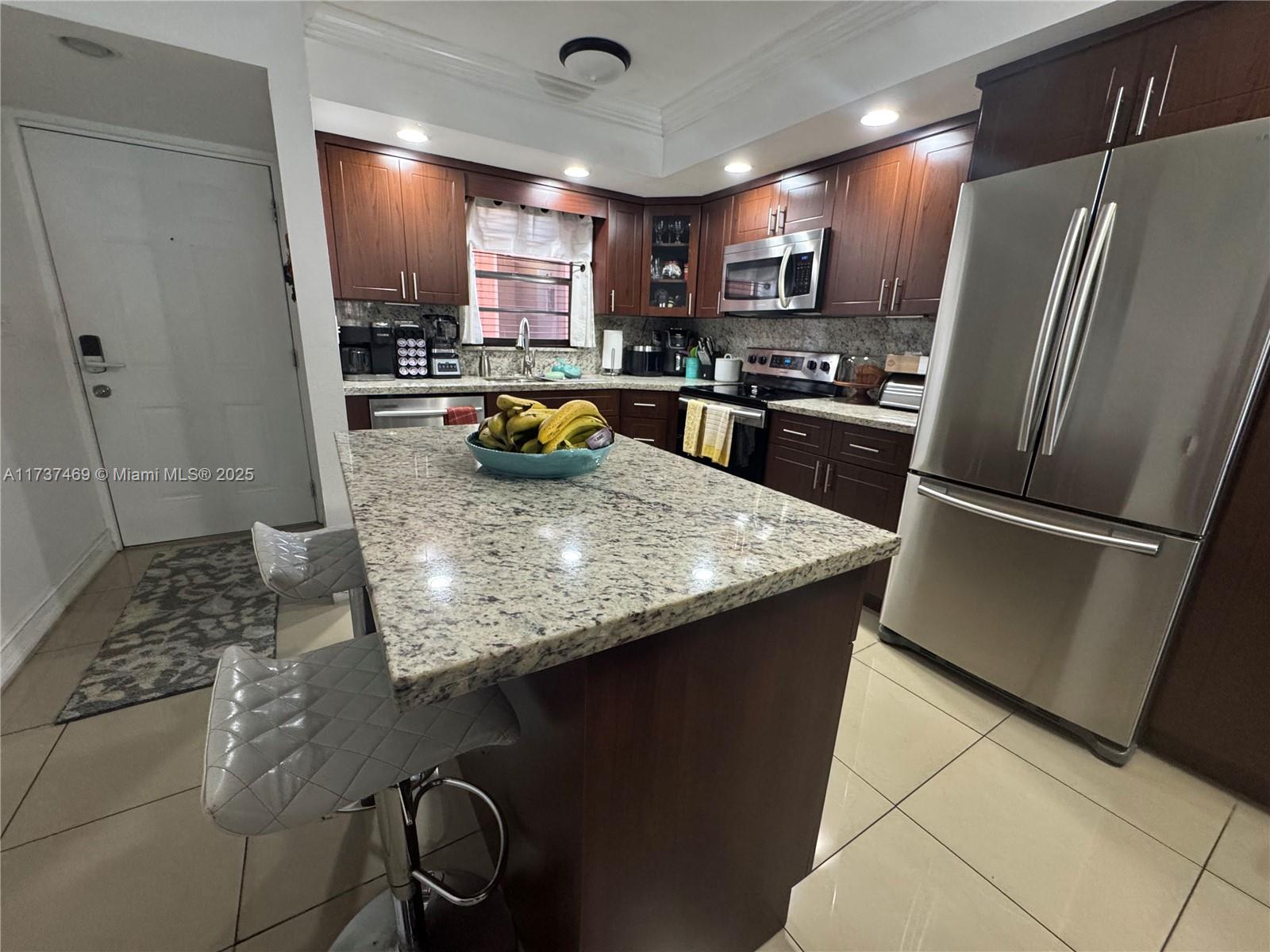 Updated condo centrally located in the City of Hialeah with close proximity to Schools, Shopping, Dining, hospitals and the Palmetto Expressway. Call Listing Agent for showings