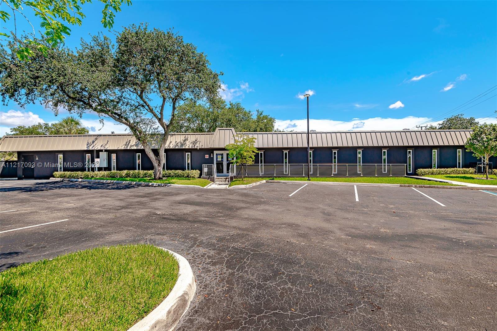 7700 Davie Road Ext