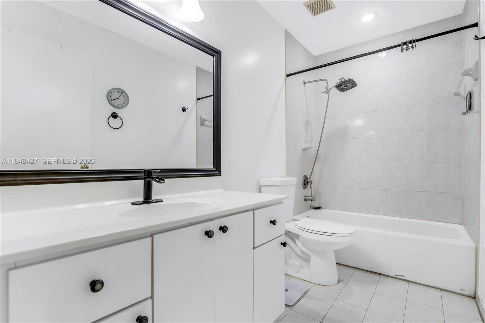 BRISTOL POINTE - Residential