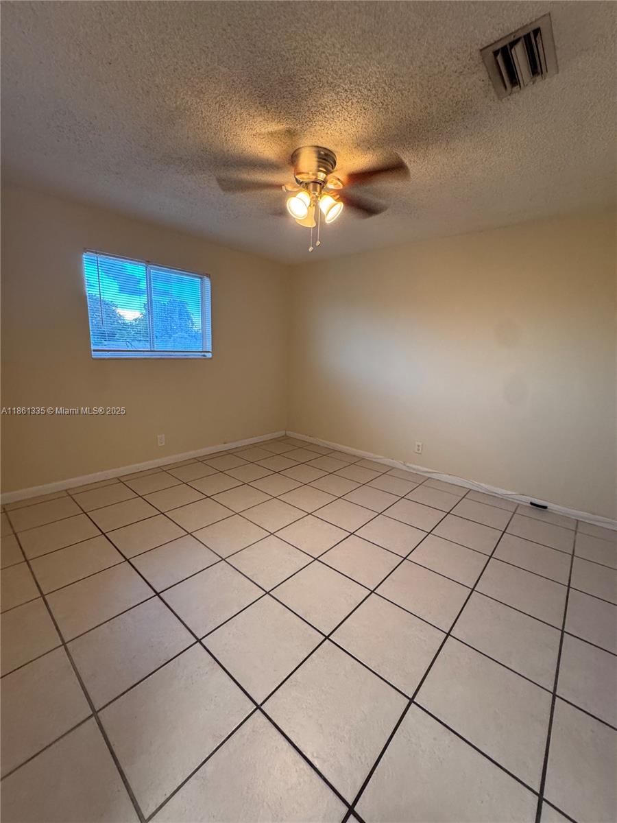 HOLLYWOOD LITTLE RANCHES - Residential Lease