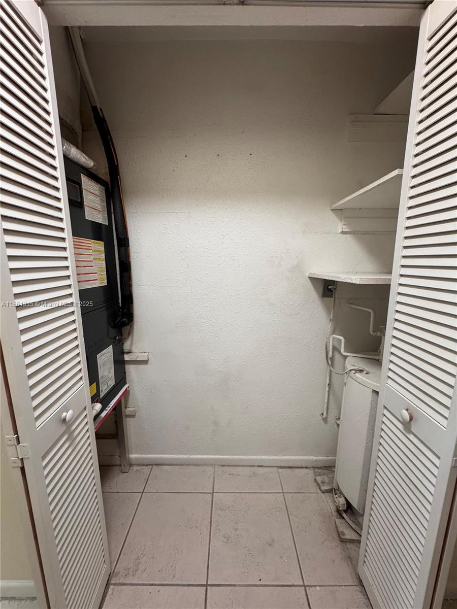 HOLLYWOOD LITTLE RANCHES - Residential Lease