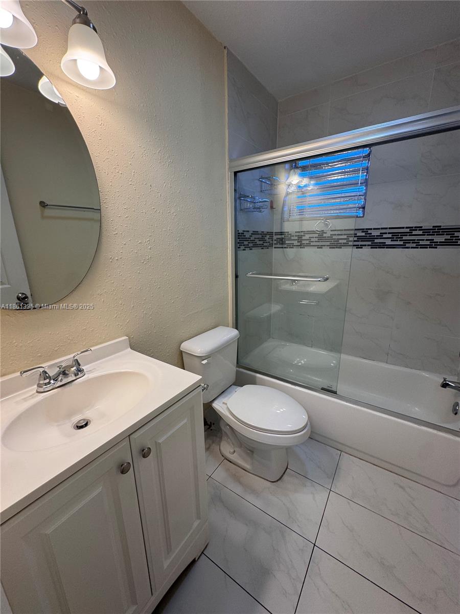 HOLLYWOOD LITTLE RANCHES - Residential Lease