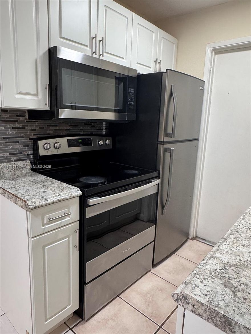 1-bedroom apartment for rent in Hollywood! This 1-bedroom, 1-bath unit has a flat monthly water fee of $55 and on-site coin laundry. The unit features central AC, gated access, and a pool.. Pet-friendly with an extra $35 fee. 1st. One month's rent plus a one-month security deposit for move-in (if applicant meets the requirements, please contact the listing agent).