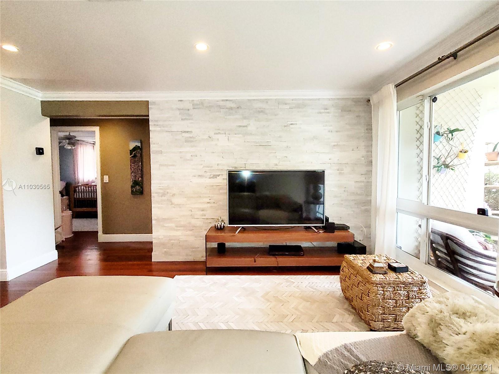 LLOYD ESTATES - Residential Lease